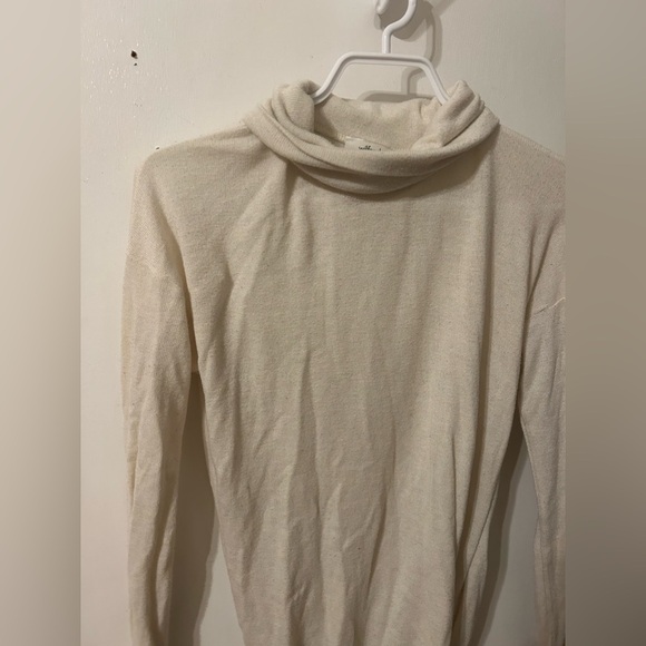 Wilfred Aritzia Light Knit Turtle Neck Sweater in Cream, Size Women’s XS - Picture 4 of 4